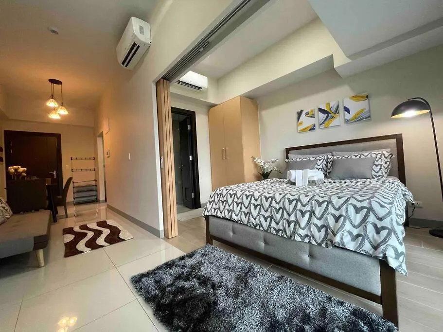Luxe 1Br W/ Balcony @ Uptown Parksuites Manila