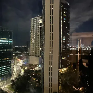 Spacious Bgc 2 Bedroom With A View Apartment
