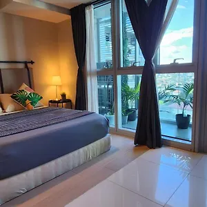 Spacious Unit At Uptown Parksuites Across Uptown Mall And Mitsukoshi Mall Free Parking With Washer Apartment