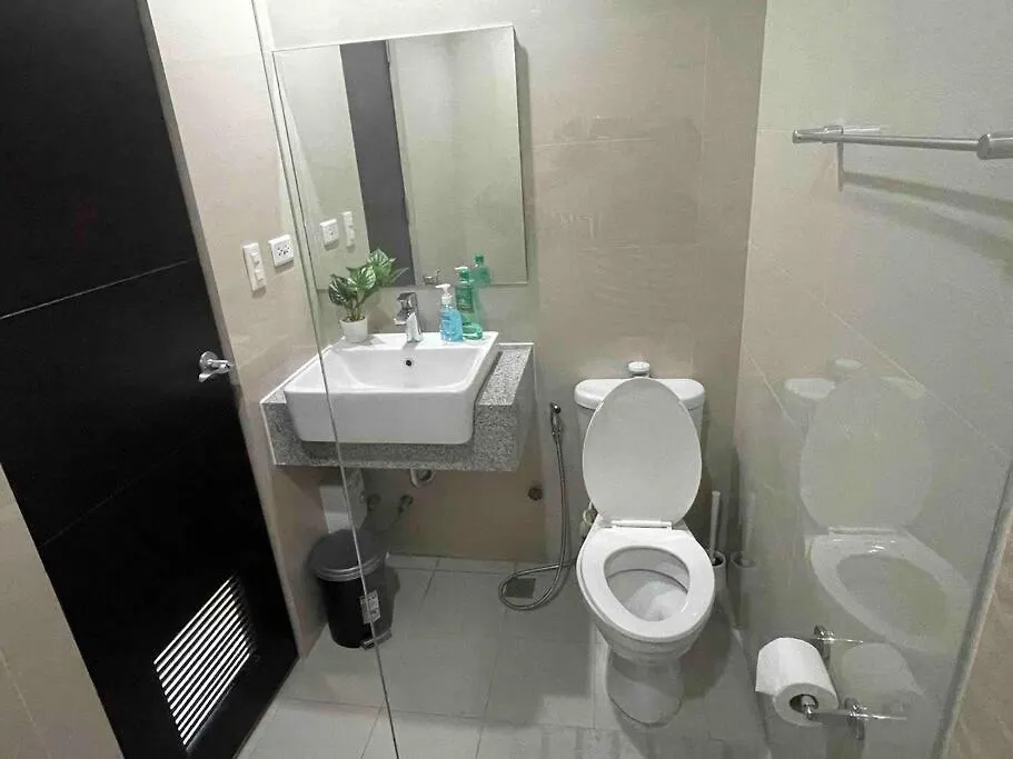 Apartment Luxe 1Br W/ Balcony @ Uptown Parksuites Manila Philippines