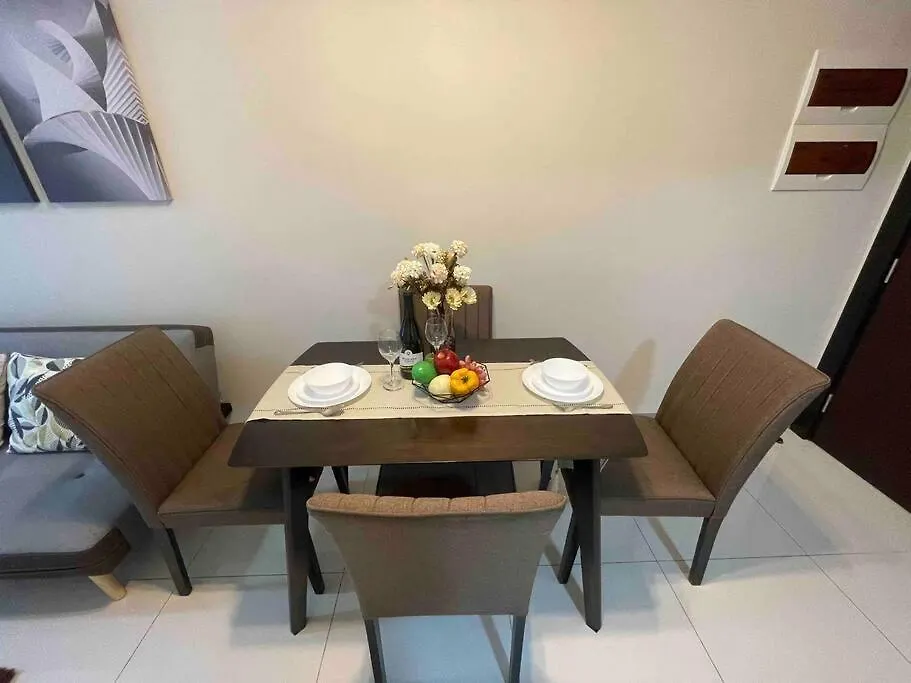Luxe 1Br W/ Balcony @ Uptown Parksuites Manila 0*,  Philippines