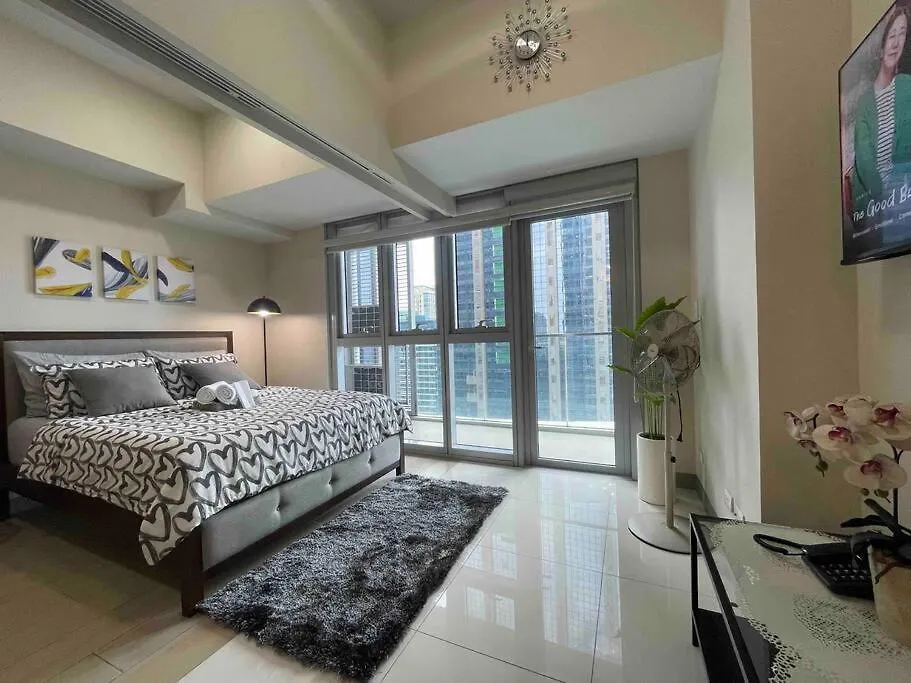 Apartment Luxe 1Br W/ Balcony @ Uptown Parksuites Manila