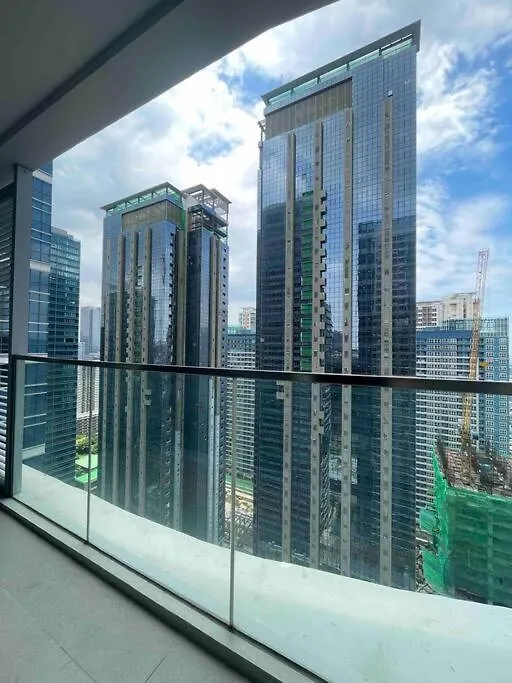Luxe 1Br W/ Balcony @ Uptown Parksuites Manila